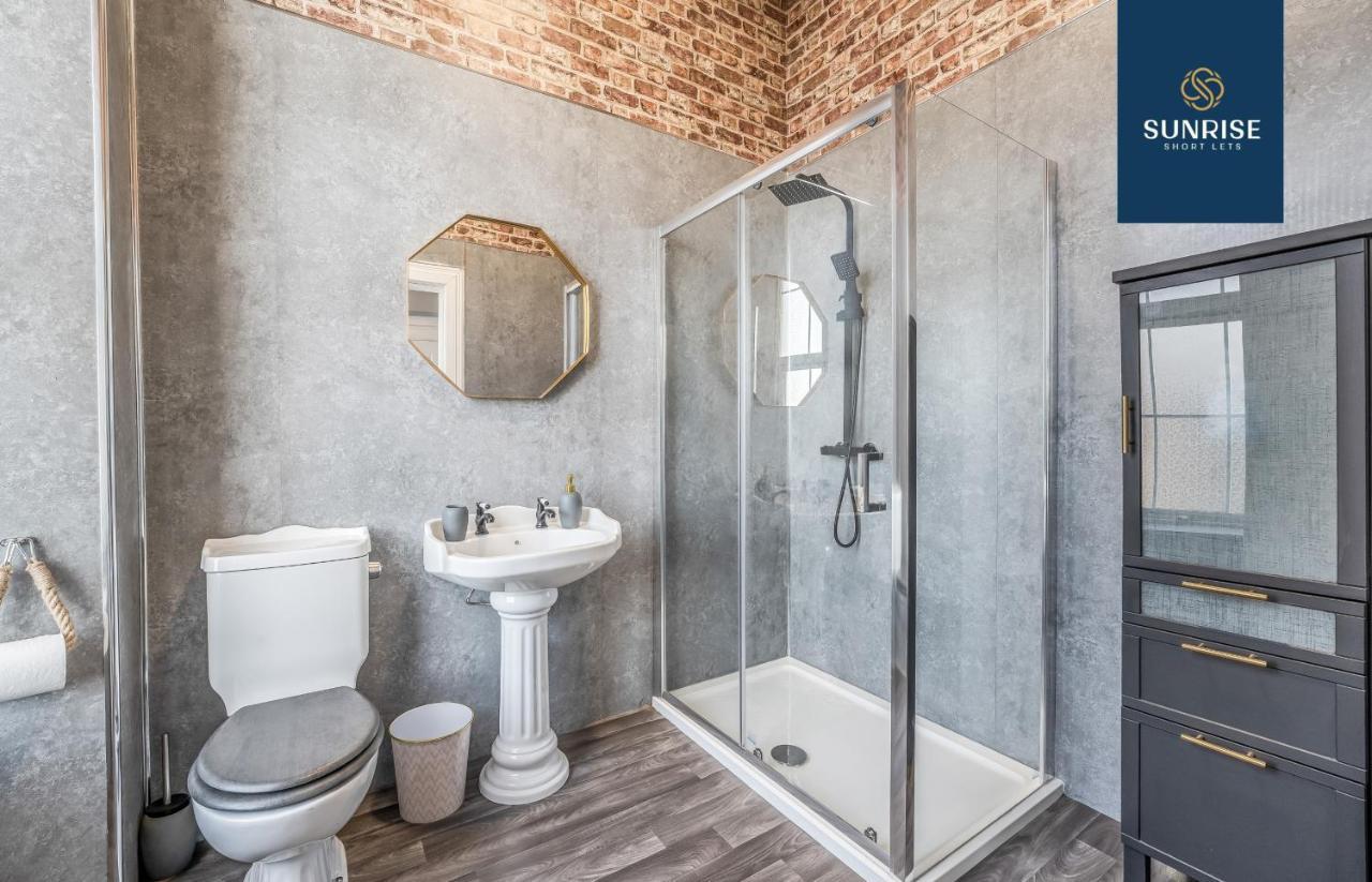 Presidential Apartment, Family Home, Luxury Bedrooms, 2 Rooms, 1 King Bed, 2 Single Beds, Free Wifi, Free Parking, Tourists, Business Travelers, Relocation, Beautiful River Views, - Long Stays, Invoice And Reduced Price Are Only Via Sunrise Short Let Dundee Zewnętrze zdjęcie